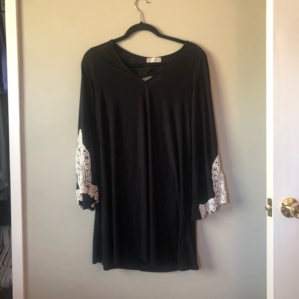 Flair sleeve dress with lace detail